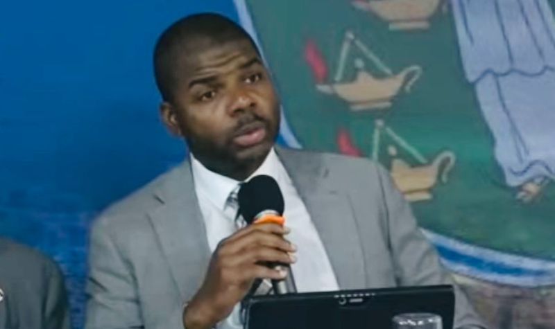 Gov't Not Waiting On UK, Advances Smaller Airport Expansion