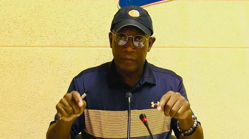 Freeze New Work Permits-Gov't Told