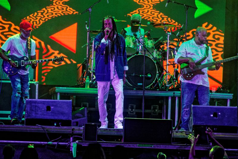 Sizzla Shines Through Rain At Festiville